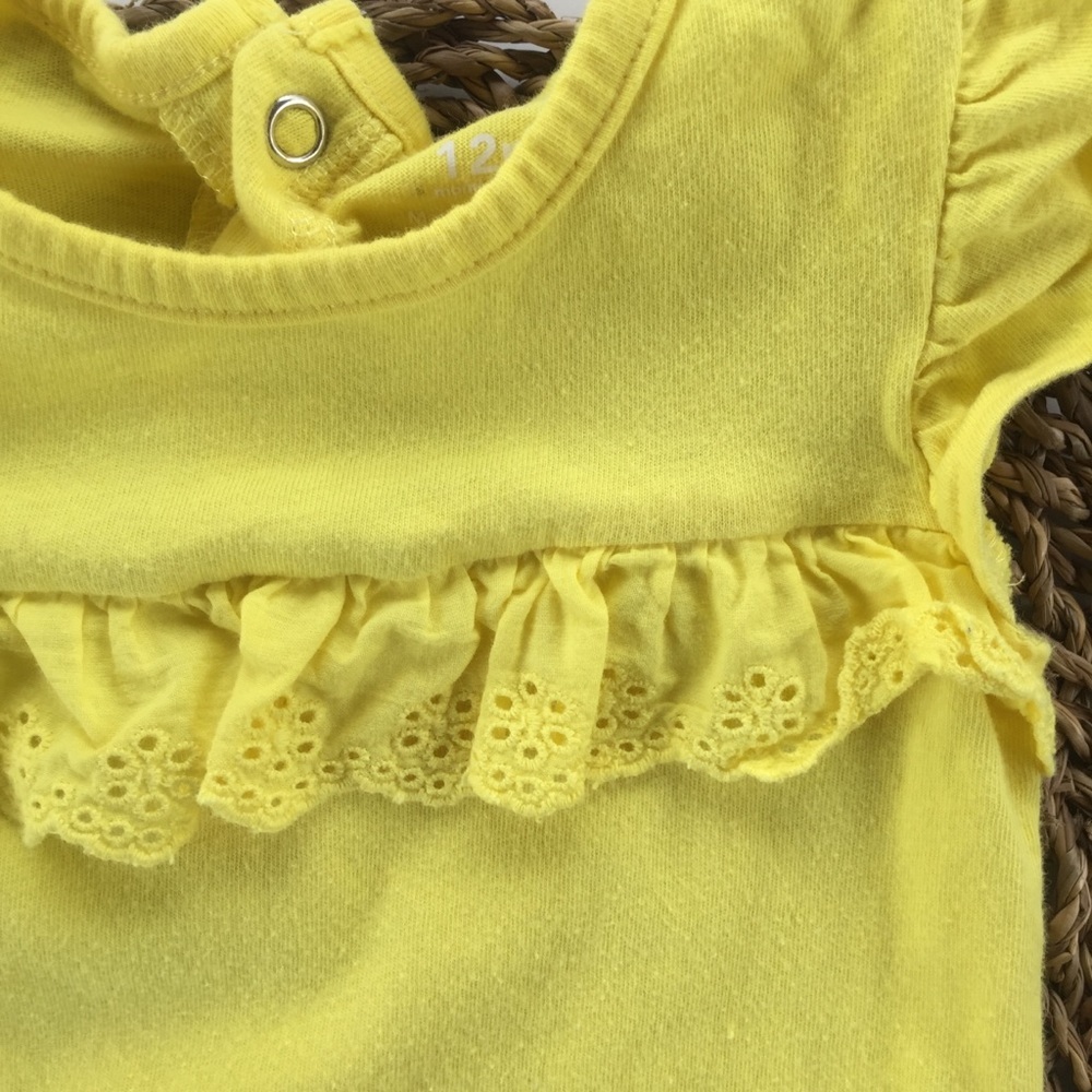 👛[Carter's] Yellow Onesie with Ruffles - Picture 2 of 6